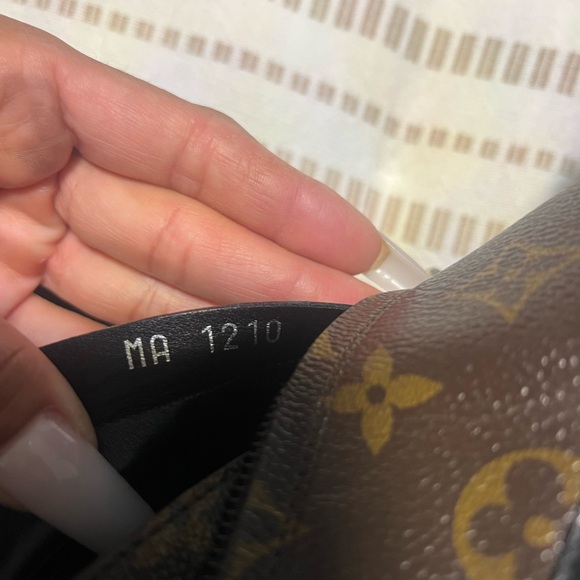 Authentic Louis Vuitton star trail ankle boots - Picture 7 of 7